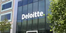 Scandalo Deloitte: dovrà risarcire il governo australiano per un report pieno di errori generati dall’IA