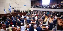Trump alla Knesset: «Vittoria Israele porti pace in Medio Oriente». E all’Iran: «Mano aperta»