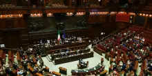Italiani all’estero, sì della Camera al Ddl. Ecco come cambierà il rilascio della carta d’identità elettronica