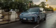 Leapmotor B10, la prova su strada del suv elettrico cinese del gruppo Stellantis