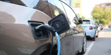 Incentivi auto elettriche fino a 11mila euro, oggi dalle 12 il click day: ecco chi ne può beneficiare