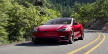 Tesla, debuttano le versioni aggiornate di Model S e Model X.