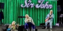 Ovazione per Falstaff rockstar fallita