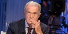 Prodi sconfessa Schlein: "Non c'è alternativa a Meloni. Il centrosinistra ha girato le spalle all'Italia. La democrazia non è a rischio"