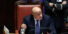 Il governo va sotto alla Camera su una mozione per attrarre i ricercatori in Italia: "Ci siamo sbagliati a votare"