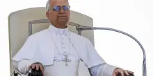 Il Papa già strattonato per la talare
