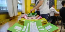 Bassa affluenza per i referendum. Si vota fino alle 15