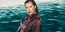 Gisele Bündchen interpreta la femminilità consapevole di Elisabetta Franchi nella campagna fall-winter 2025