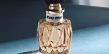 Miu Miu svela un pop-up a Milano per il profumo Miutine