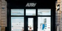 Autry conquista Parigi con il secondo store e lancia le espadrillas Sandy a Ibiza