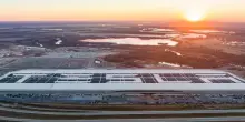 Tesla, accordo da 4,3 miliardi con Lges per produrre batterie negli Usa: Musk vuole dipendere meno dalla Cina