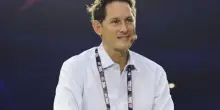Auto, John Elkann e Luca De Meo, appello a Bruxelles: meno regolamentazione e più strategia industriale