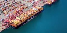 In Cina parte la corsa alle navi cargo: 90 giorni di tempo per esportare le merci prima dei dazi Usa