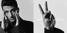 Da Julianne Moore a Lorenzo Musetti, Bottega Veneta celebra i 50 anni dell’intrecciato con una campagna tra star e artigianato
