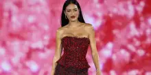 Al défilé di L’Oréal Paris le star celebrano Giorgio Armani