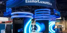 EssilorLuxottica si allarga in Corea del Sud e compra da PUcore la divisione per le lenti oftalmiche