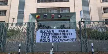 Stellantis, Filosa parte con le proteste della Fiom contro John Elkann: striscioni a Mirafiori sulla Panda «straniera»