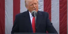 Trump fa il bis con una frase choc: «I signori di Internet mi odiavano, ora mi baciano il c…»