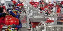Tesla lancia in Cina il nuovo Model Y a sei posti: Elon Musk vuole conquistare le famiglie della classe media
