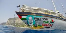 Attacco nella notte alla Global Sumud Flotilla al largo di Creta: droni e esplosioni a bordo. Tajani chiede garanzie a Israele