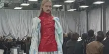 La sinfonia sperimentale di Maison Margiela alla Paris fashion week