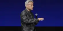 Nvidia aggira il blocco Usa e lancia un nuovo chip AI per la Cina. Ma sul titolo pesa l’attesa per i conti del trimestre