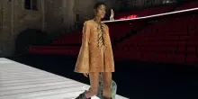 Il middle age rock di Louis Vuitton sfila ad Avignone