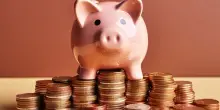 Debito pubblico, su ogni italiano pendono 50 mila euro. Ma nel 2025 calerà del 6,9%