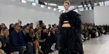 Rococò e seduzione per Max Mara alla Milano fashion week
