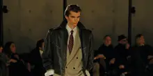 Saint Laurent e Dries Van Noten tornano nel calendario della moda uomo a Parigi. Cresce l’attesa per il debutto di Jonathan Anderson da Dior