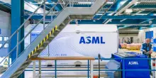 Asml cresce con l’AI: ordini record a 5,4 miliardi nel trimestre. Cina mercato a rischio nel 2026