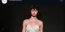 Il crochet si fa scultura con Nadya Dzyak alla Milano fashion week