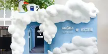 Moschino si allea con Lavazza e apre un pop-up a Shanghai