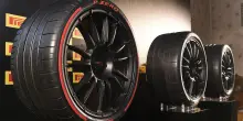 Pirelli, accordo con Aston Martin: le nuove auto avranno la tecnologia protetta dal golden power