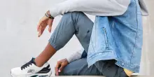 Skechers accelera nel secondo trimestre 2025, ricavi a 2,44 miliardi di dollari (+13%) ed estero in corsa