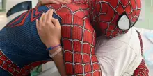 La Spezia, Spider-Man visita i bambini ricoverati in ospedale