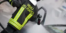 Caserta, incendio a Baia Domizia vicino a un lido balneare