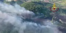 Bologna, incendio a Monte San Pietro: pompieri in azione