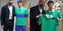Roland Garros, l'abbraccio tra Sinner e Donnarumma