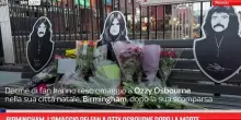 Birmingham, l’omaggio dei fan a Ozzy Osbourne dopo la morte