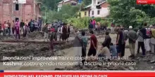 Inondazioni nel Kashmir, spazzate via decine di case