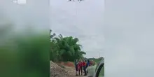Cina, uomo salvato da fiume in piena con l'aiuto di un drone