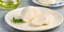 Ritirato lotto di mozzarella per pizza, rischio latte inquinato