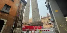 Bologna, falso allarme crollo Torre Garisenda: “Non serve evacuare'