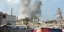 Onu: 'A Gaza è carestia'. Raid su scuola con sfollati