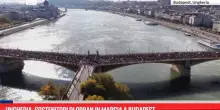 Budapest, in decine di migliaia sfilano a sostegno di Orban