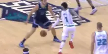Tunnel e alley-oop: che show LaMelo Ball! VIDEO