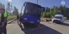 Russia, treno merci travolge bus: 1 morto e 11 feriti