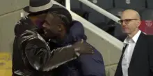 Thuram padre e figlio: abbraccio dopo Barça-Inter