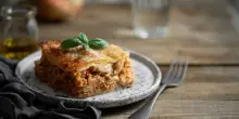 Ostia, vetri nelle lasagne in rosticceria: madre e figlia in ospedale